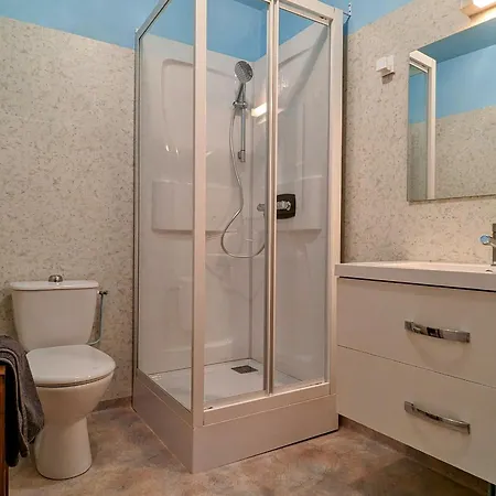 Maison Indépendante Avec Terrasse Et Jardin Clos à Yssingeaux, Proche Loisirs Et Commerces - Fr-1-582-144 Yssingeaux