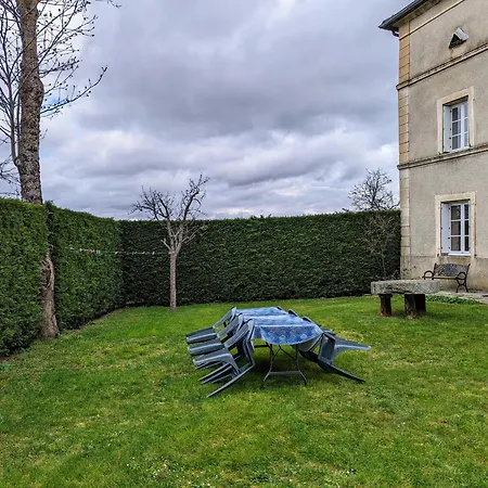 Maison Indépendante Avec Terrasse Et Jardin Clos à Yssingeaux, Proche Loisirs Et Commerces - Fr-1-582-144 *
